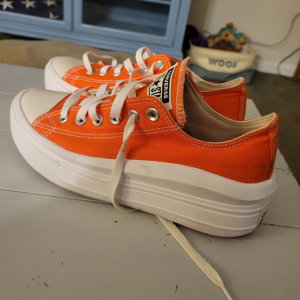 Women's size 8 Converse Chuck Taylor All Star Move sneakers Bright Poppy Orange